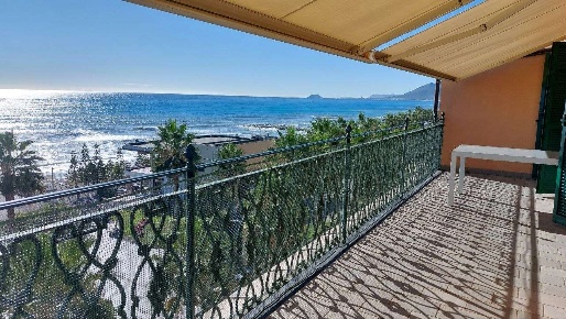 Foto Appartamento a Loano di 120 m² con 5 locali in vendita