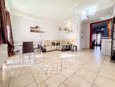 Foto Appartamento in via san carlo borromeo, Rocca di Papa Centro di 120 m²