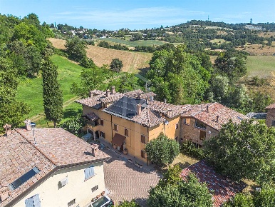 Foto Appartamento in CASE VECCHIE 1, Viano di 257 m² con 12 locali