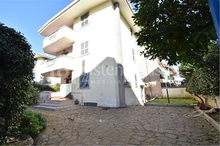 Foto Villa unifamiliare a Brusciano di 181 m² con 6 locali in vendita