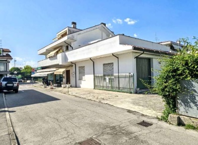 Foto Appartamento in Via G. Cardano, Abano Terme Centro di 227 m² all'asta