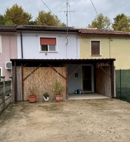 Foto Villa unifamiliare in Stradello Campestre, Villimpenta Centro all'asta