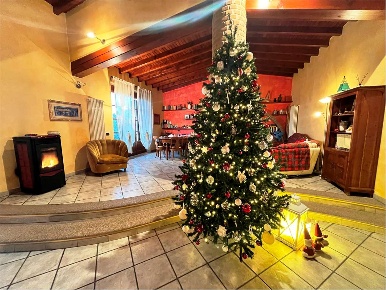 Foto Villa unifamiliare a Borgarello di 293 m² con 7 locali in vendita