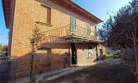 Foto Casa indipendente in via Trasimeno 2, Torrita di Siena di 215 m²