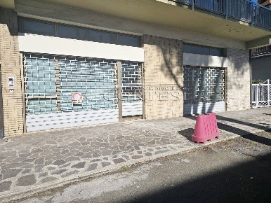 Foto Locale commerciale a Umbertide di 85 m² con 1 locali in affitto