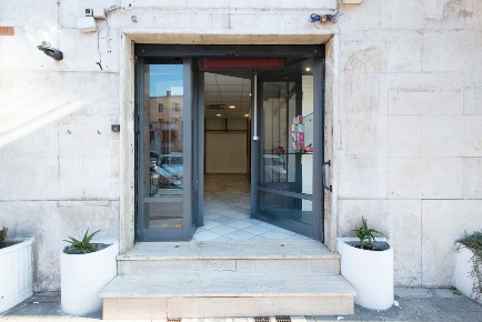 Foto Negozio in Alessandro Severo, Roma San Paolo di 63 m² con 2 locali