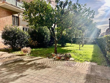 Foto Appartamento in Carlo Fadda, Roma Cinecittà di 100 m² con 3 locali