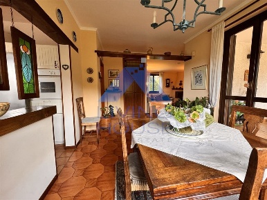 Foto Villa unifamiliare in Via Monviso, Camparada Centro di 225 m²