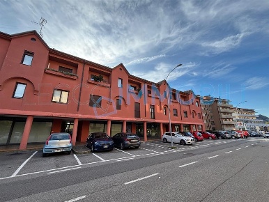 Foto Negozio in via San Leonardo, Malgrate di 90 m² con 1 locali in vendita