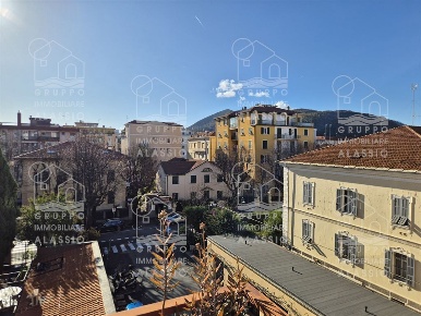 Foto Appartamento in Via Vittorio Veneto, Albenga Centro di 133 m²