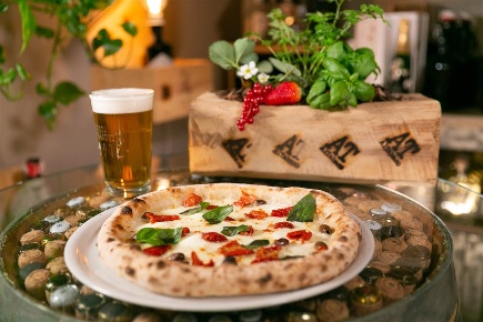 Foto Ristorante a Marino di 100 m² con 3 locali in vendita