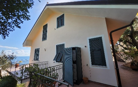 Foto Appartamento a Alassio Via Solva, Santa Croce di 261 m² con 6 locali