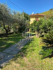 Foto Casa indipendente a Massa Mirteto di 160 m² con 7 locali in vendita