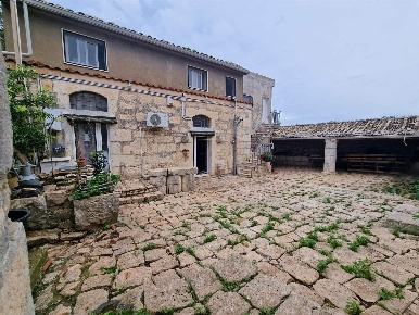 Foto Rustico a Ragusa Puntarazzi - Pozzillo di 239 m² con 6 locali