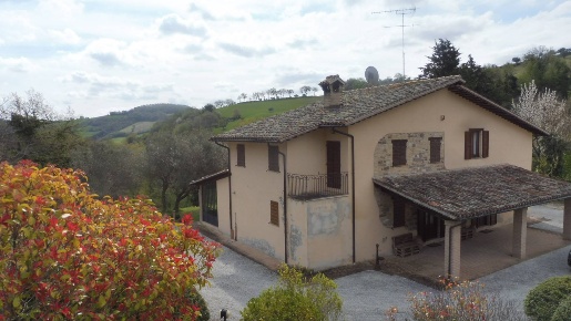 Foto Rustico a San Severino Marche di 298 m² con 6 locali in vendita