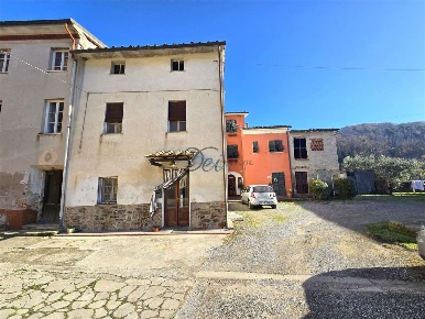 Foto Appartamento in Via dei bacci, Lucca Balbano di 148 m² con 5 locali