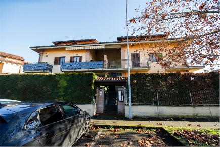 Foto Appartamento in Via Riviera 52, Volpiano di 89 m² con 3 locali