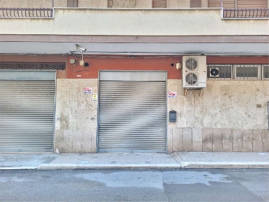 Foto Negozio in VIA VERCELLI 44, Cerignola Centro di 115 m² con 2 locali