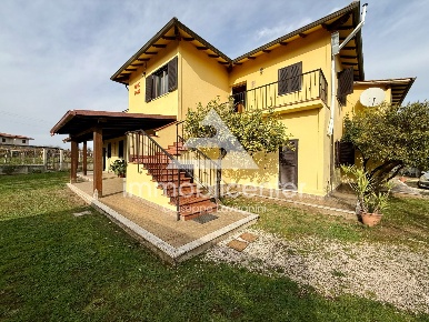 Foto Casa indipendente in via Vallelata 221, Aprilia Vallelata di 278 m²