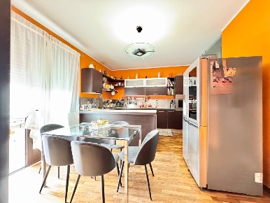 Foto Appartamento in via Guglielmo Marconi, Trepuzzi di 185 m² con 6 locali