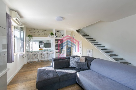 Foto Villa bifamiliare in via Altofonte, Pomezia di 170 m² con 7 locali