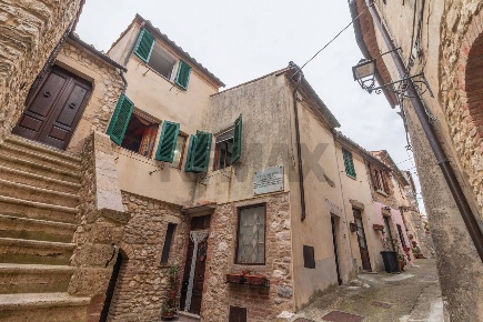 Foto Appartamento in Via della Bubbolina, Semproniano Centro di 141 m²