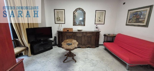 Foto Appartamento in Via Mazzini, Viareggio Centro di 100 m² con 4 locali