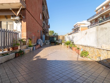 Foto Appartamento in Via Rumenia, Pomezia Torvaianica - Celori Mare