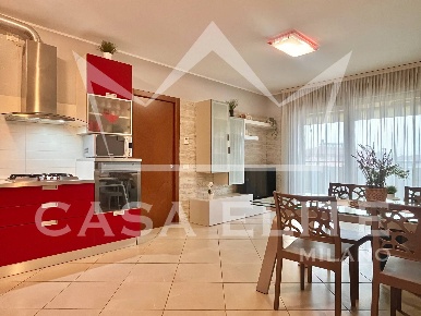 Foto Appartamento in via Tiziano Vecellio, Magenta Centro di 86 m²