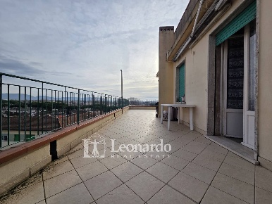 Foto Appartamento in via sant'antonio, Viareggio Centro di 100 m²