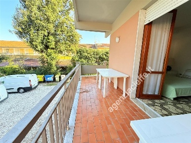 Foto Appartamento a Massa Marina di Massa Centro di 90 m² con 4 locali