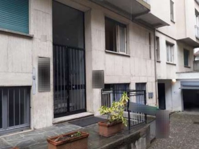 Foto Appartamento in Via Vincenzo Dandolo, Varese Centro di 54 m² all'asta