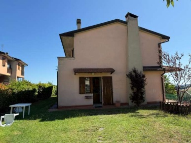 Foto Villa bifamiliare in Via San Giacomo, Loiano Centro di 190 m² all'asta
