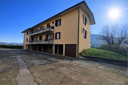 Foto Appartamento in Via Campaccio, Laveno-Mombello Laveno di 75 m²