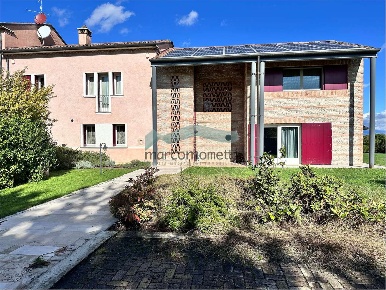 Foto Villa unifamiliare a Mareno di Piave di 300 m² con 15 locali