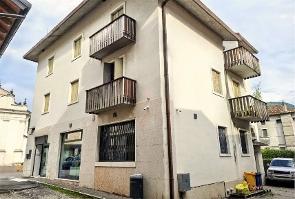 Foto Appartamento in Via Crociera, Arsiè Centro di 170 m² con 5 locali