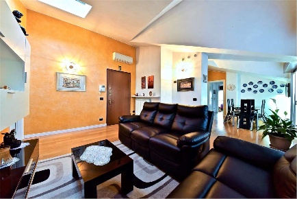 Foto Appartamento in via Padre Celso Tognoni 10/B, Uboldo di 160 m²