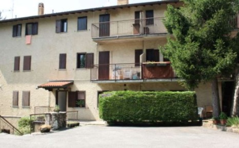 Foto Appartamento in Via delle Querce, Grone di 1030 m² con 4 locali