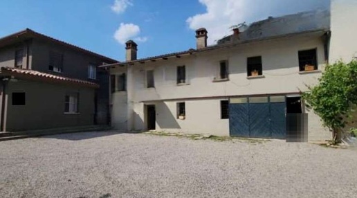 Foto Appartamento in Via dietro cero, Baone di 109 m² con 6 locali all'asta
