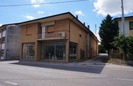 Foto Case indipendenti in Via Molini  57-59, Nove di 185 m² con 8 locali