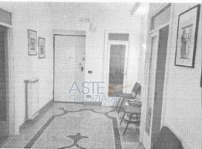 Foto Appartamento in Via Dante 66/B, Taranto di 123 m² con 6 locali in aste