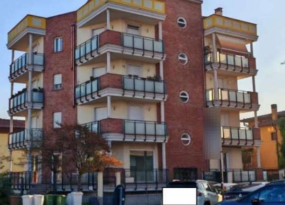 Foto Appartamento in Via Leopardi, Trezzano sul Naviglio di 89 m² all'asta