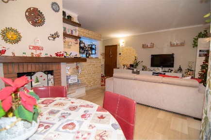 Foto Appartamento in XVI MARZO 3, Desio di 102 m² con 6 locali in vendita