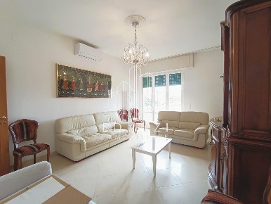 Foto Appartamento a Massa Centro di 115 m² con 5 locali in vendita