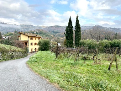 Foto Rustico a Montecatini-Terme di 300 m² con 10 locali in vendita