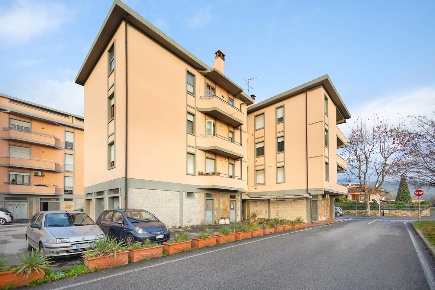 Foto Appartamento a Cascina Semicentro di 116 m² con 7 locali in vendita