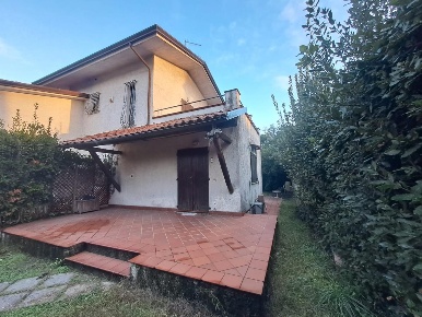 Foto Appartamento a Montignoso Cinquale di 65 m² con 3 locali in affitto