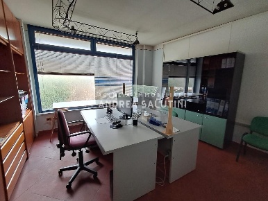 Foto Ufficio a Bientina Centro di 106 m² con 5 locali in vendita