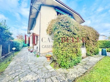 Foto Villa bifamiliare a Forte dei Marmi Centro di 160 m² con 6 locali