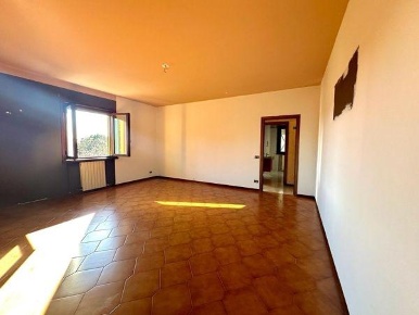 Foto Appartamento a Montecarlo di 90 m² con 5 locali in vendita